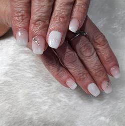 Pose d'ongles M.C.