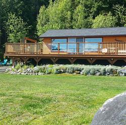 Queens Bay Hideaway Lakefront Cottage