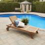 Chaise longue Cordoba (LOU404) d'ARB Teak élégamment placée au bord de la piscine, avec un coussin moelleux et un jeté, idéale pour un moment de détente luxueux en plein air. Chaise longue Cordoba (LOU404) d'ARB Teak élégamment placée au bord de la piscine, avec un coussin moelleux et un jeté, idéale pour un moment de détente luxueux en plein air.