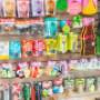 Mur de gâteries, jouets et accessoires pour chats chez Maître Animalier. Mur de gâteries, jouets et accessoires pour chats chez Maître Animalier.