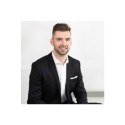 Austin Adam Real Estate Agent - Vancouver