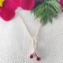 Une création unique, un sublime pendentif en or 14 K, serti de diamants étincelants et de rubis d'un rouge profond. Ce bijou a été confectionné avec le plus grand soin pour allier l'élégance de l'or intemporelle à l'éclat des pierres précieuses. Une création unique, un sublime pendentif en or 14 K, serti de diamants étincelants et de rubis d'un rouge profond. Ce bijou a été confectionné avec le plus grand soin pour allier l'élégance de l'or intemporelle à l'éclat des pierres précieuses.